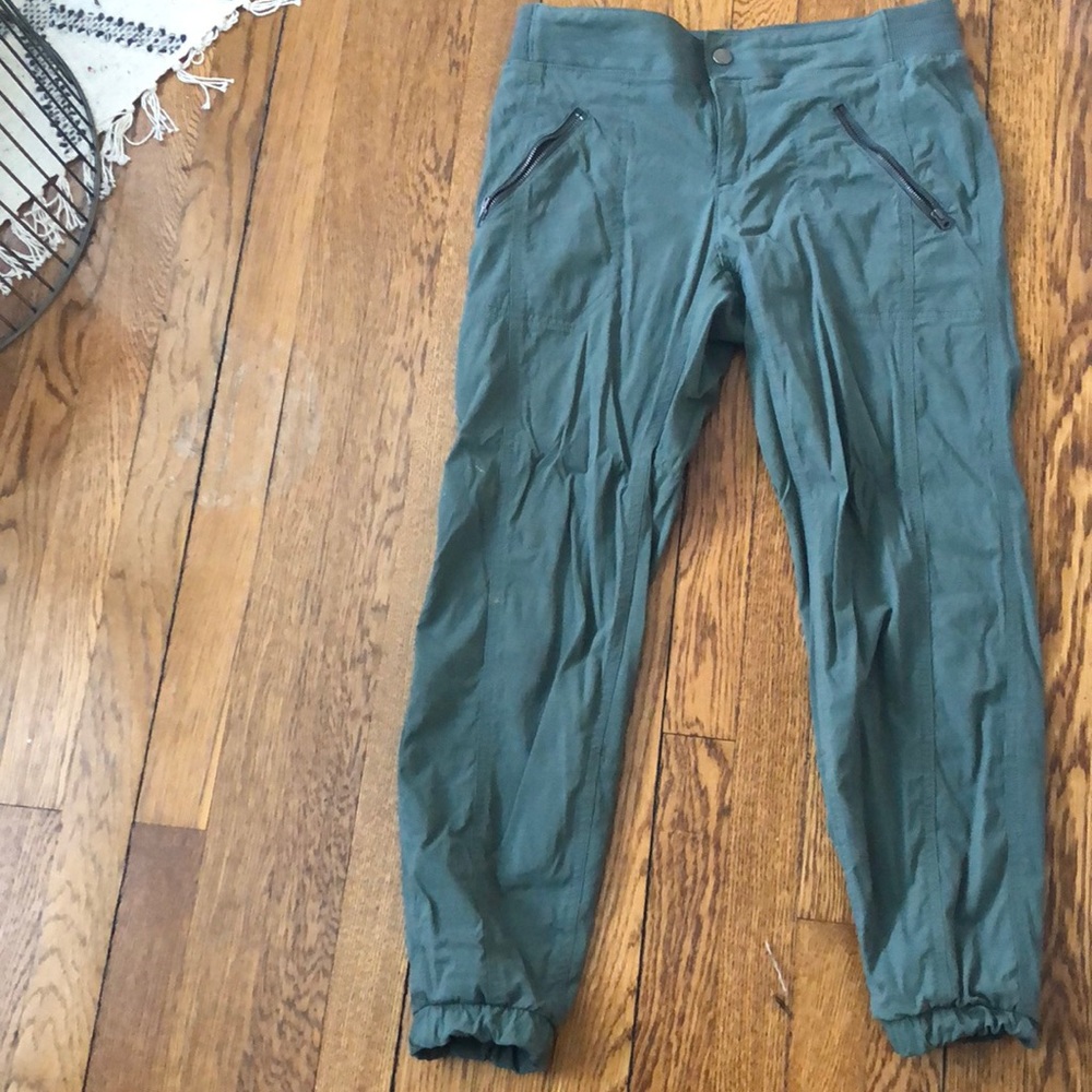 Athletic joggers